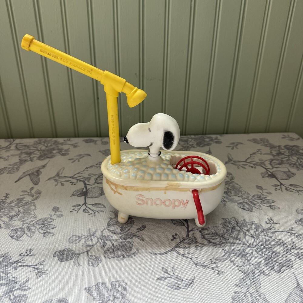 Vintage Peanuts 50s SNOOPY Bubble Blower Bath Tub Chemtoy 1958 Water Toy